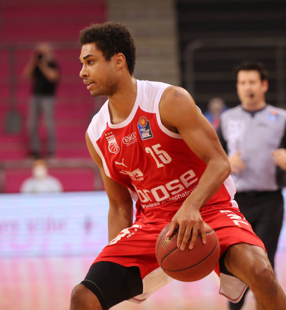 需要扮演牵 需要扮演牵